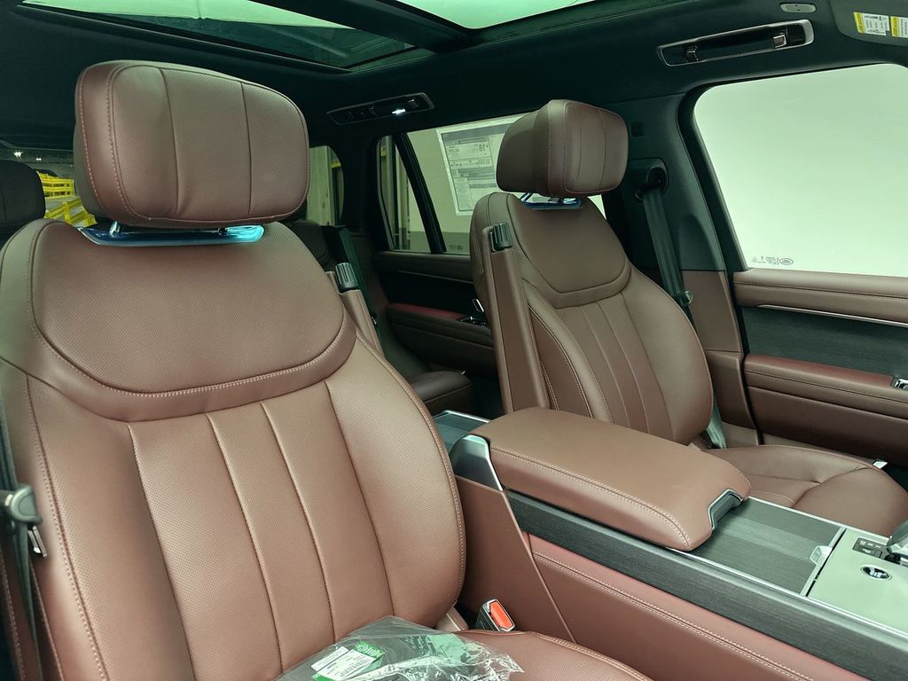 2025 Land Rover Range Rover Autobiography photo 4