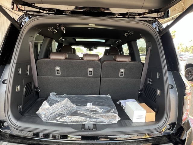 2025 Nissan Armada Platinum photo 8