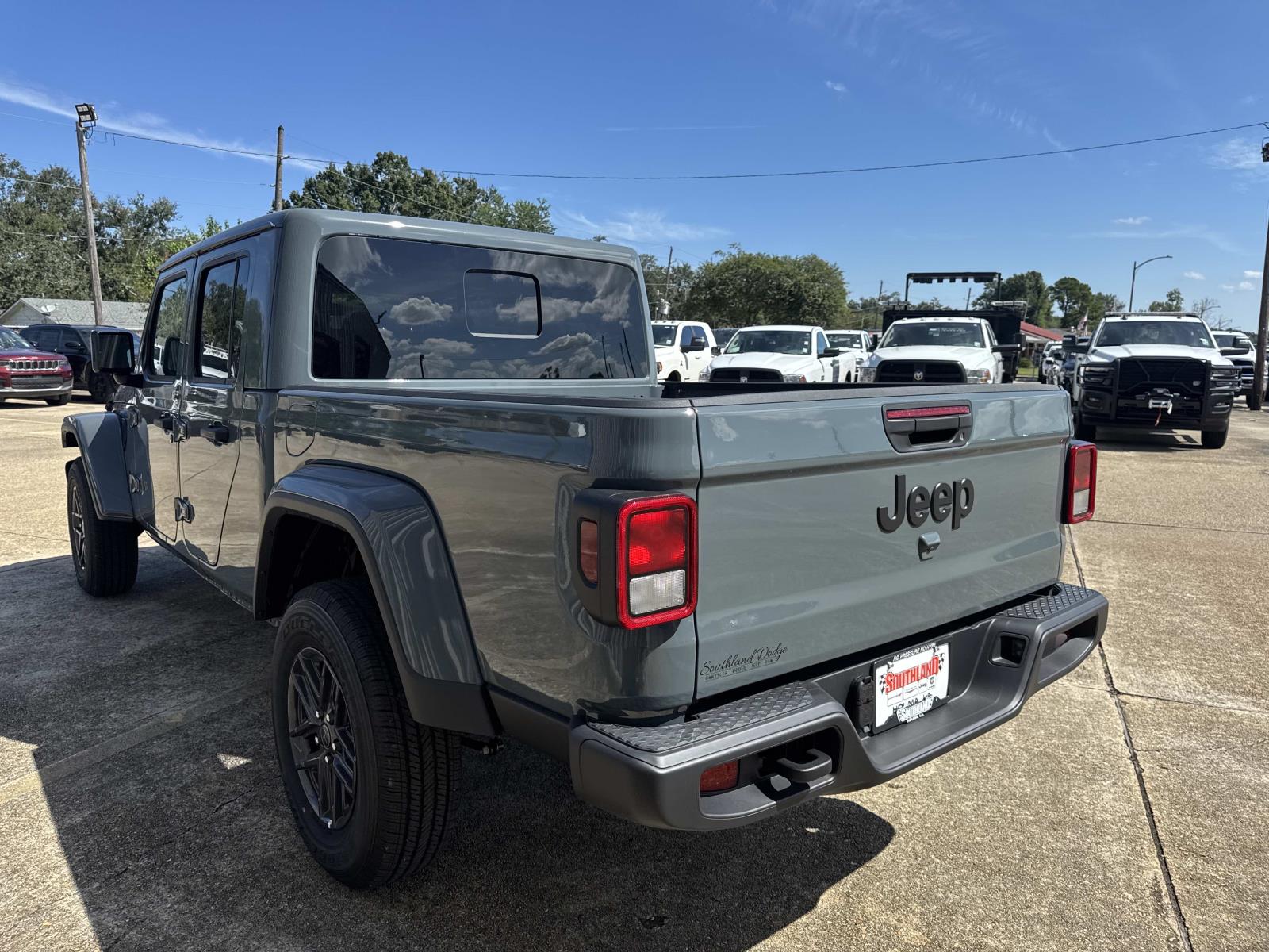 2025 Jeep Gladiator Sport S photo 4