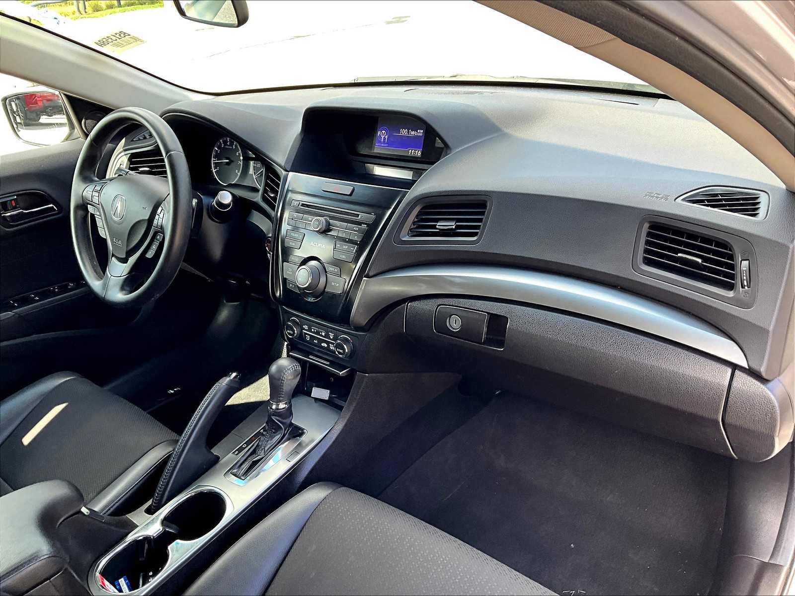 2013 Acura ILX 2.0L photo 14