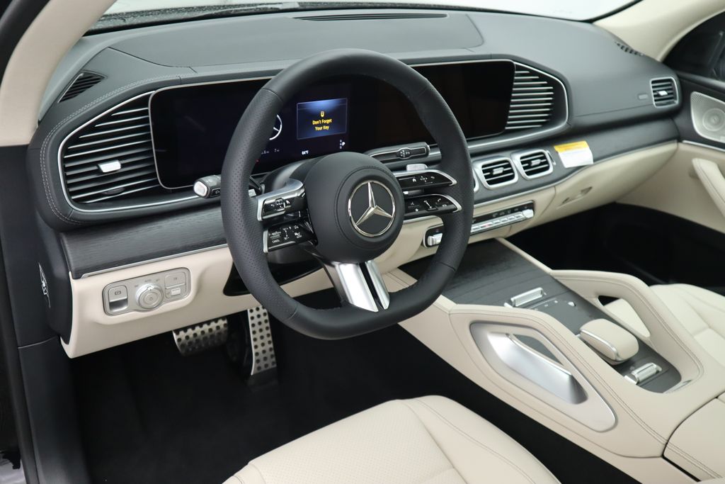 2025 Mercedes Benz GLS 450 4MATIC photo 8