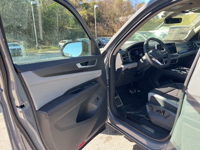 2025 Volkswagen Atlas Peak Edition SE photo 4
