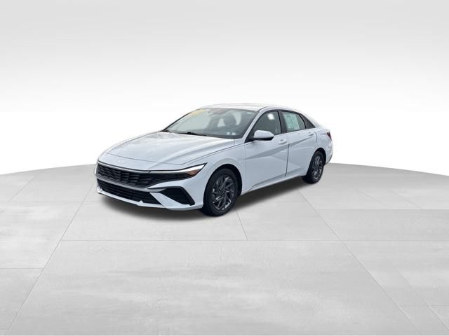 2024 Hyundai Elantra SEL's photo