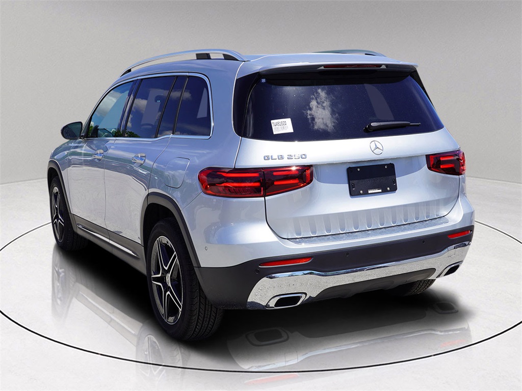 2026 Mercedes Benz GLB 250 photo 3