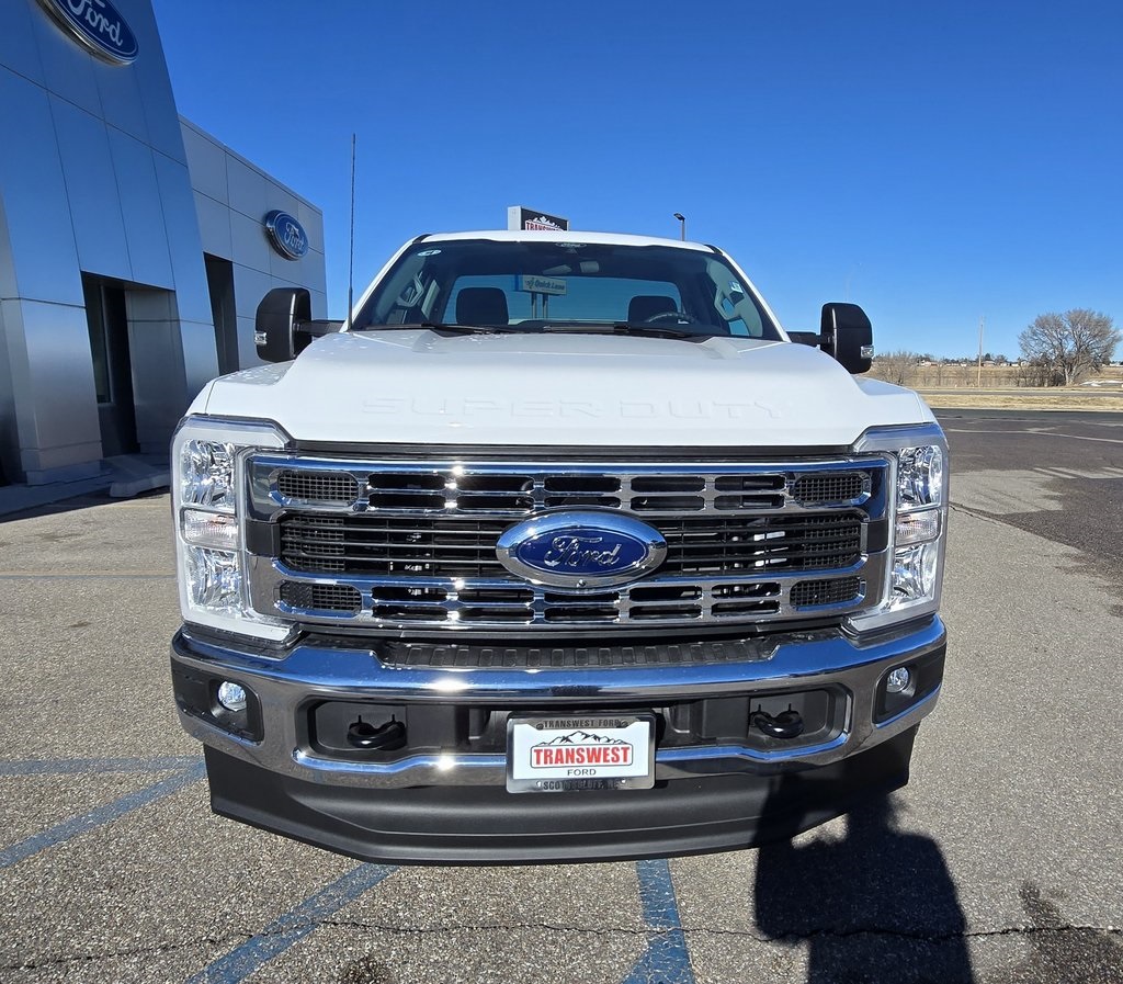 2025 Ford F-350 photo 3