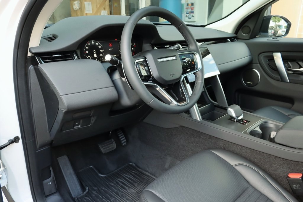 2025 Land Rover Discovery Sport S photo 12