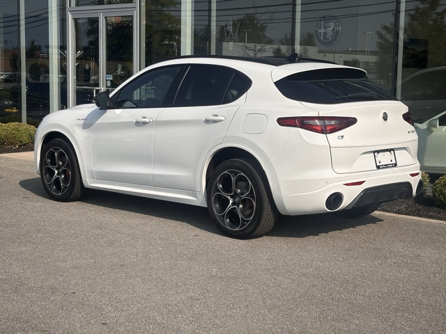 2022 Alfa Romeo Stelvio Ti Sport photo 4