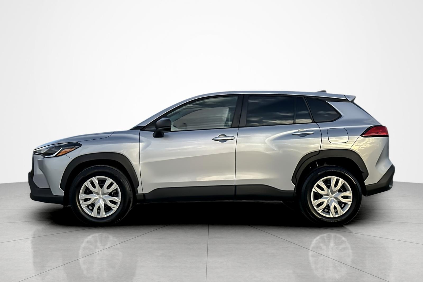 2024 Toyota Corolla Cross L photo 2