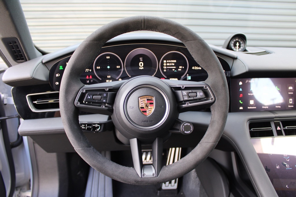 2025 Porsche Taycan photo 13