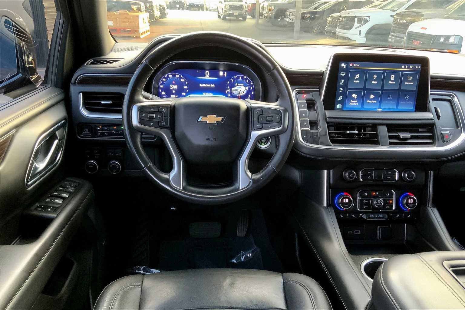 2022 Chevrolet Suburban LT photo 5