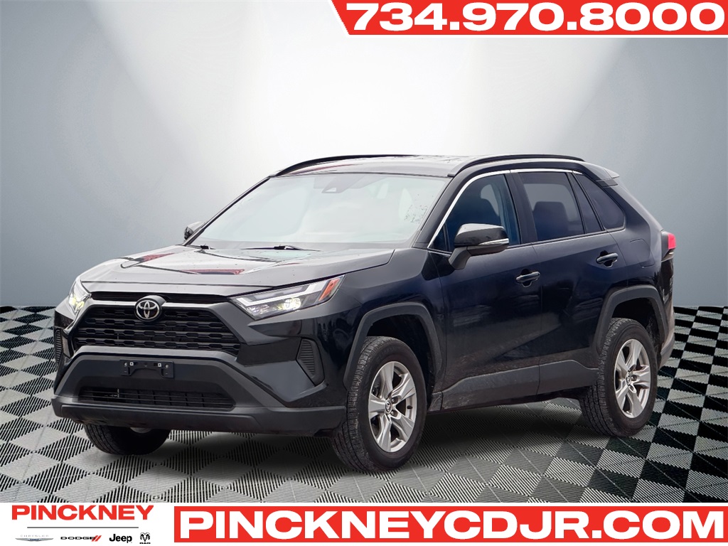 2024 Toyota RAV4 XLE's photo