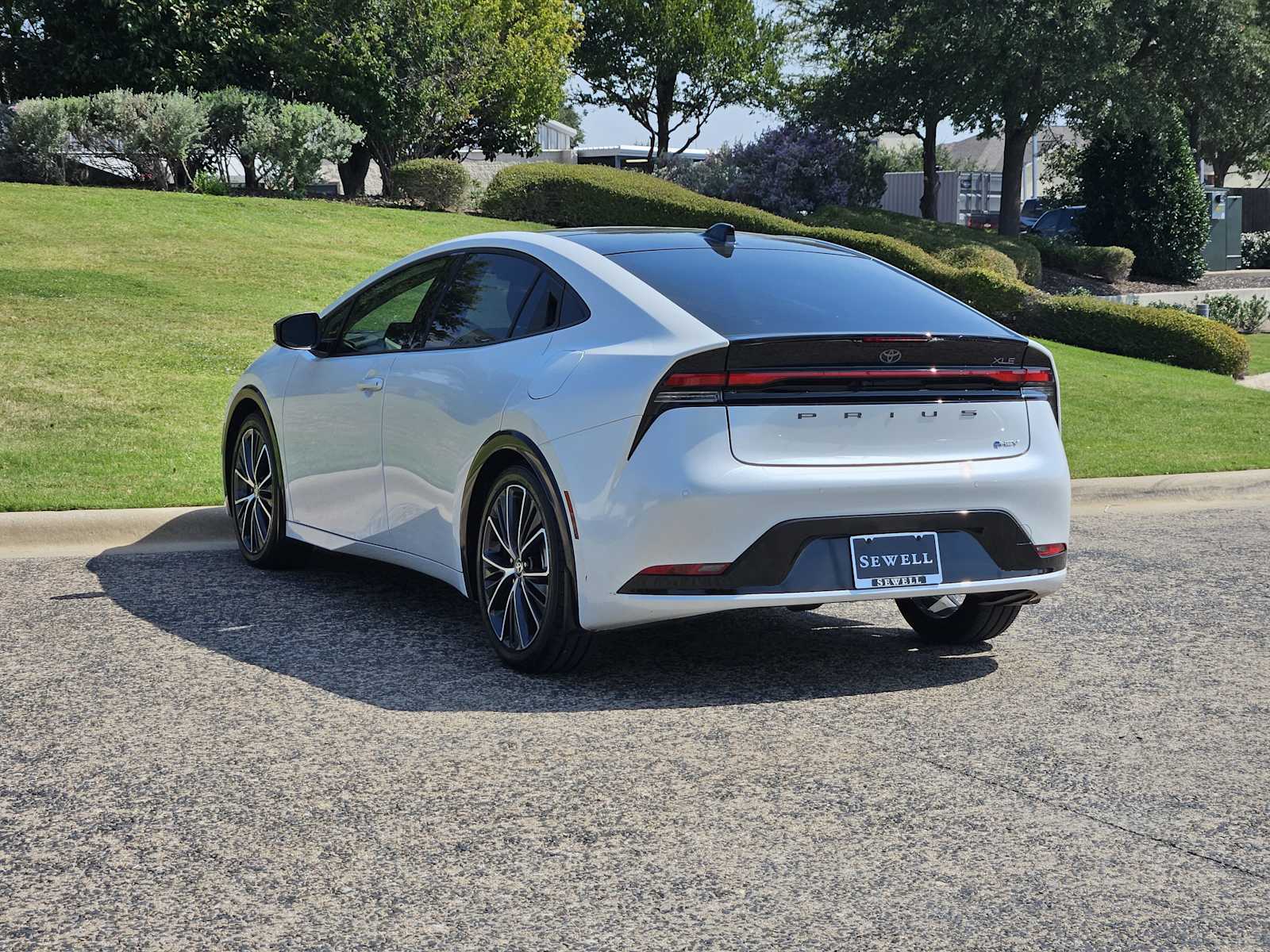 2024 Toyota Prius XLE photo 3