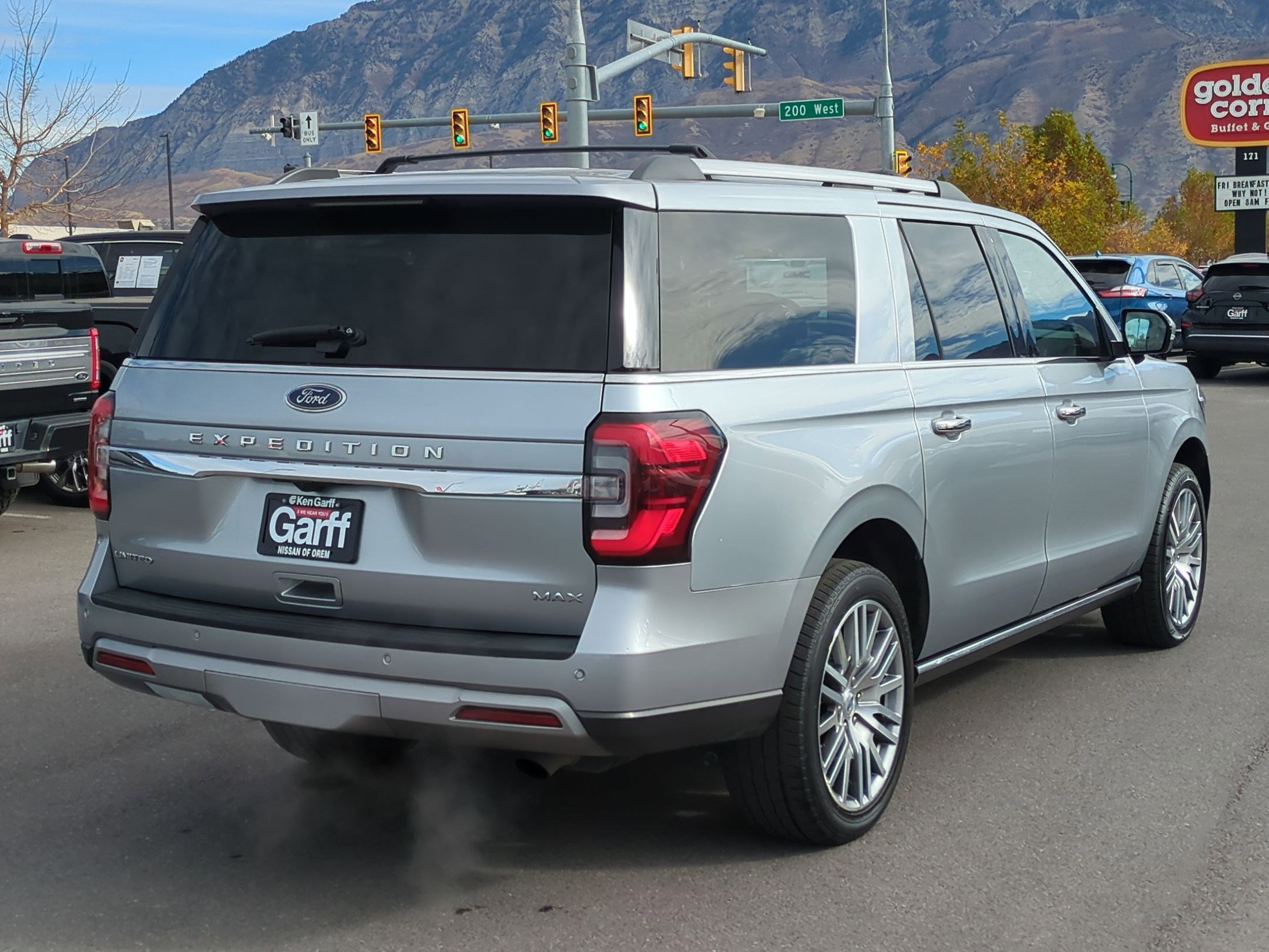 2023 Ford Expedition MAX Limited photo 3