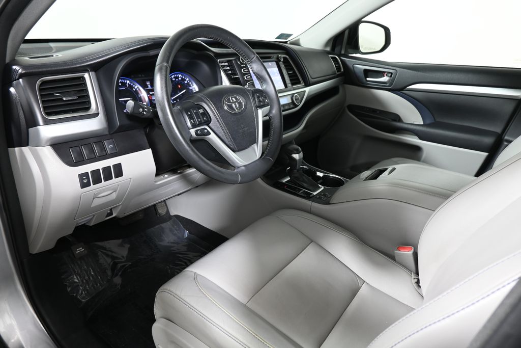 2015 Toyota Highlander Base Hybrid photo 13