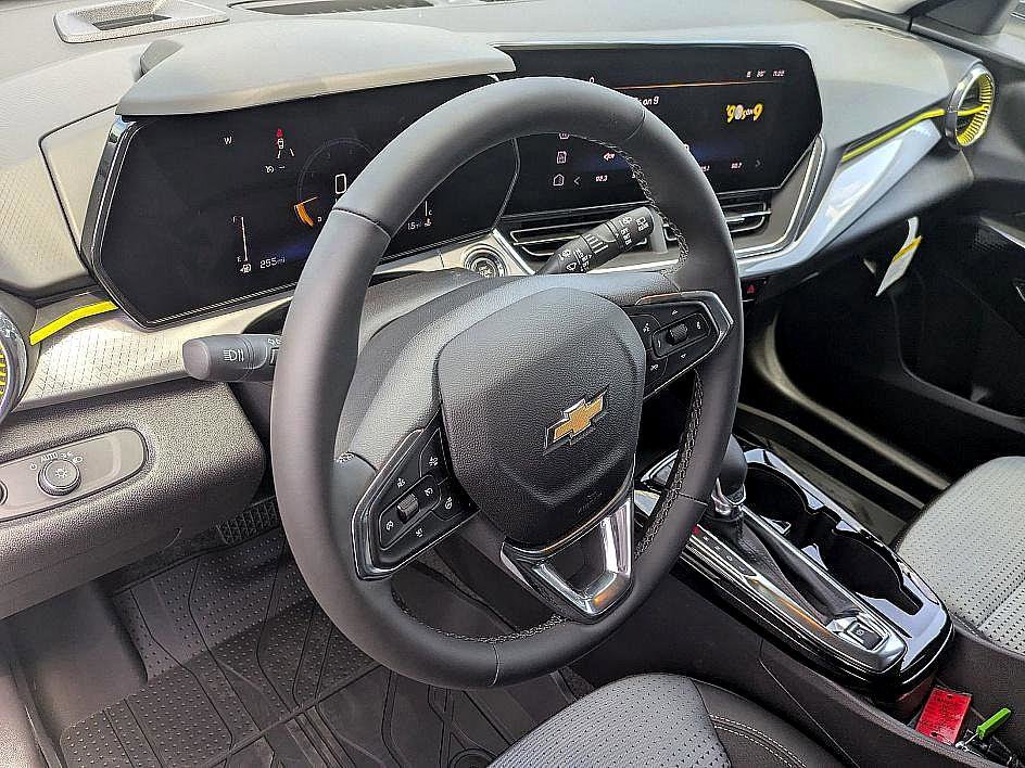 2025 Chevrolet Trax LT photo 15