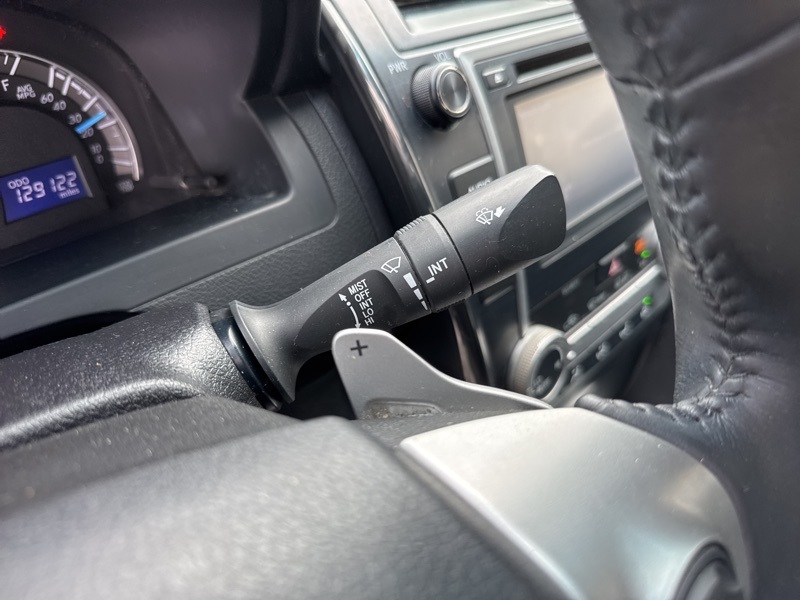 2014 Toyota Camry SE photo 24