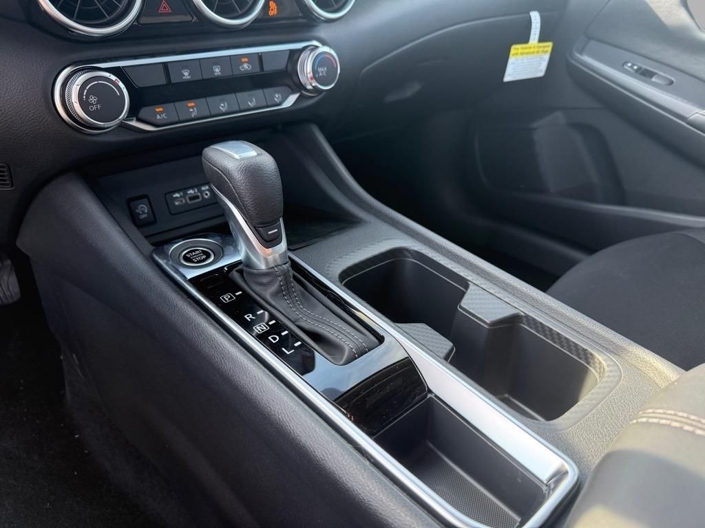 2025 Nissan Sentra SV photo 9