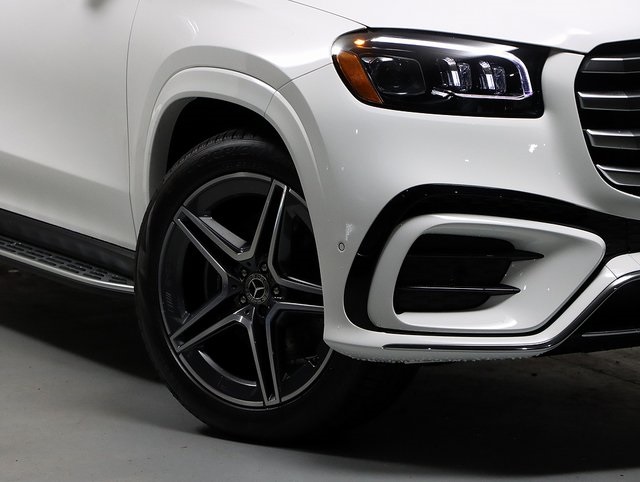 2025 Mercedes Benz GLS 450 4MATIC photo 3