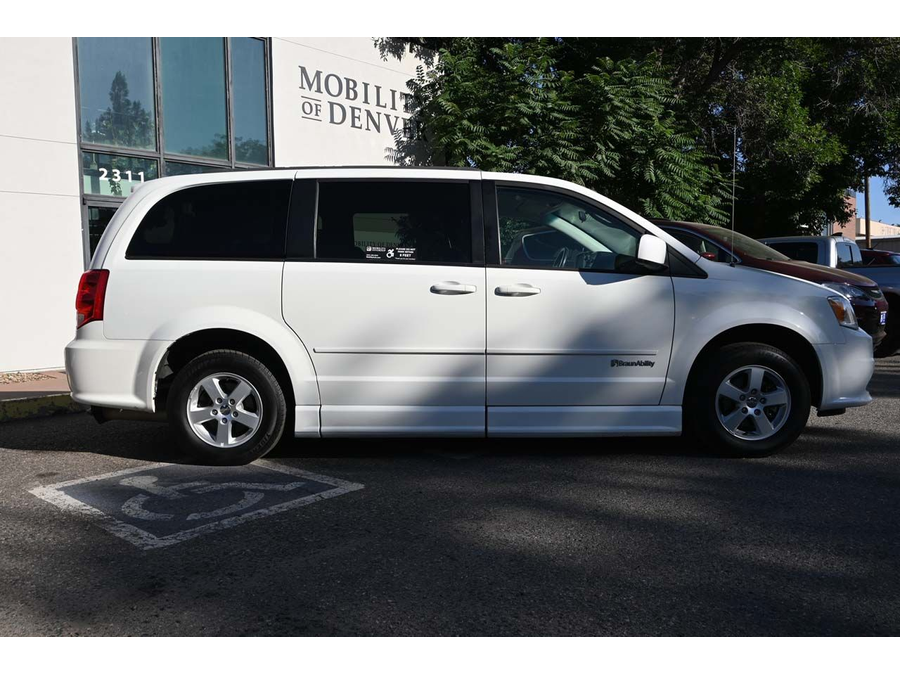 2013 Dodge Grand Caravan SXT photo 5