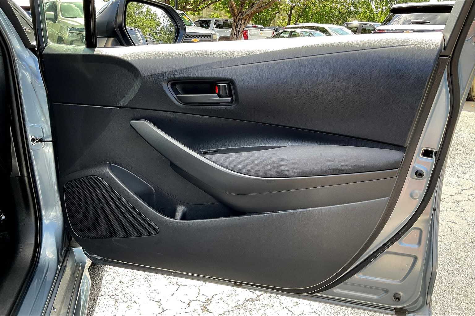 2023 Toyota Corolla Hybrid LE photo 22