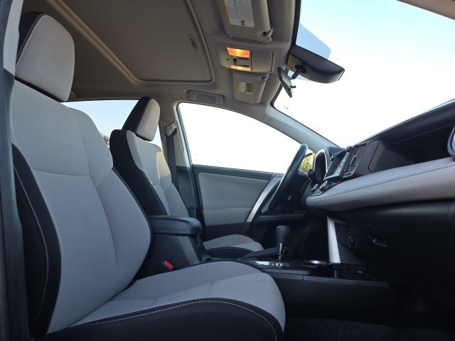 2018 Toyota RAV4 XLE photo 10