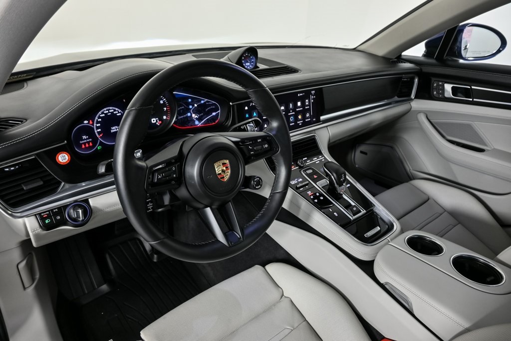 2023 Porsche Panamera 4 Platinum photo 4
