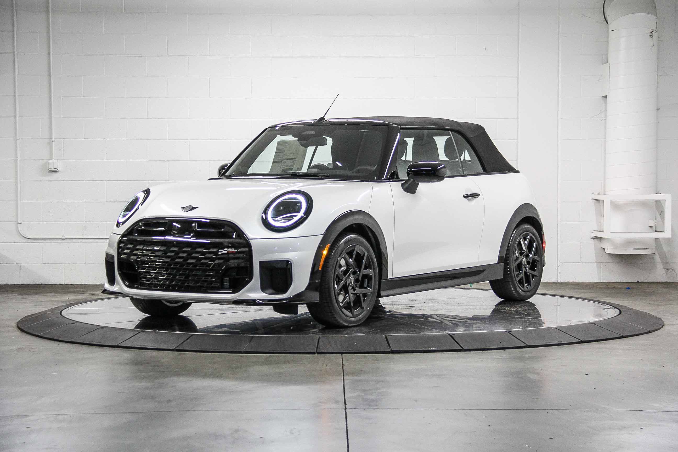 2026 Mini Cooper Convertible Iconic photo 2