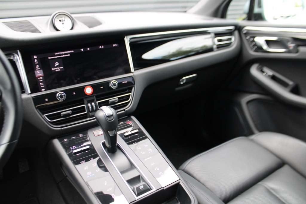 2024 Porsche Macan Base photo 20