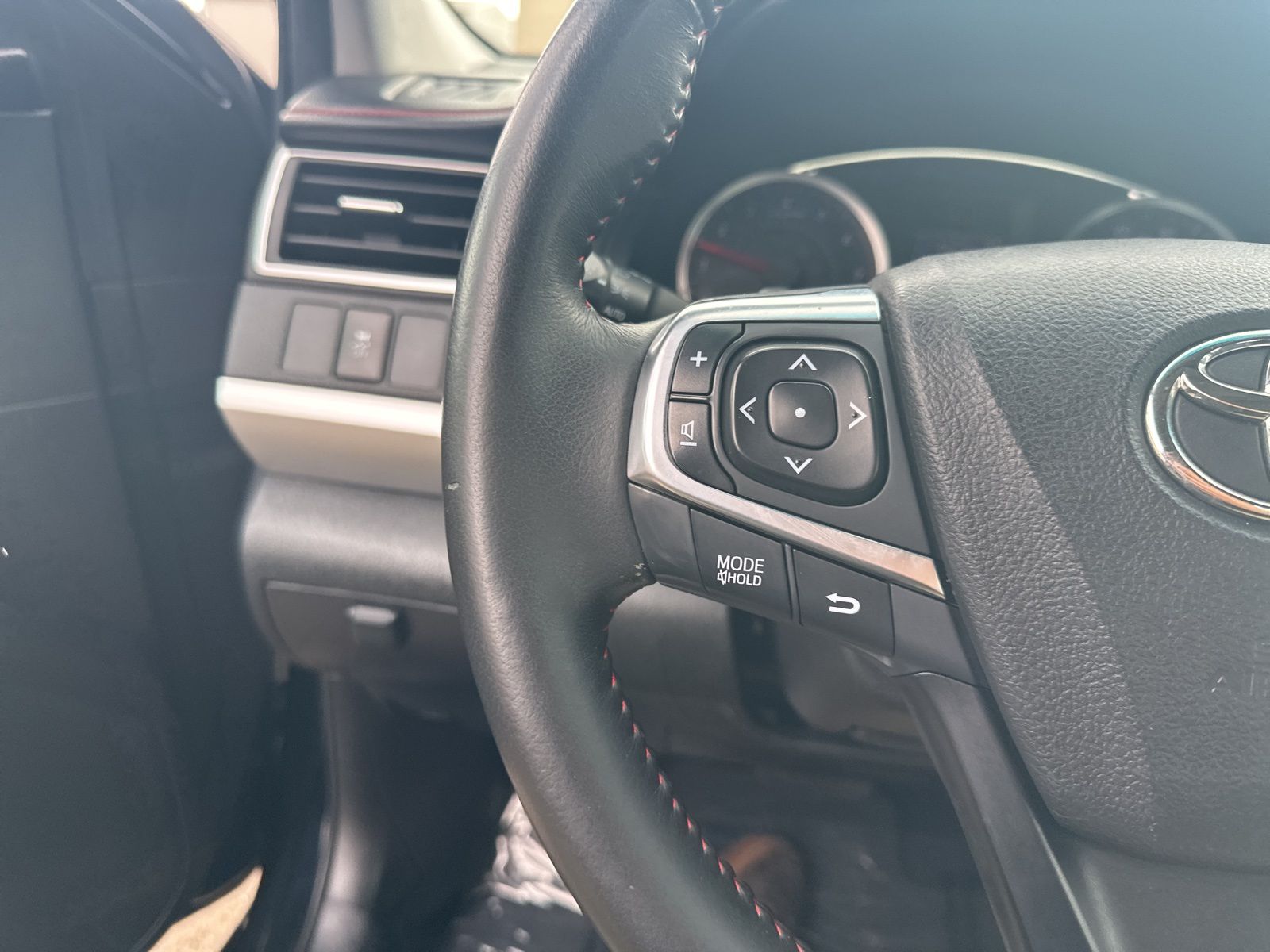 2016 Toyota Camry XLE photo 15