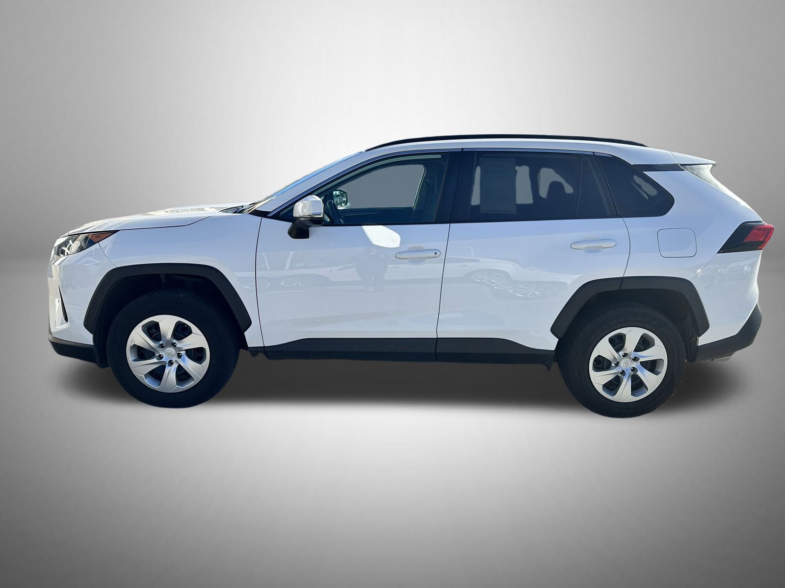 2021 Toyota RAV4 LE photo 3