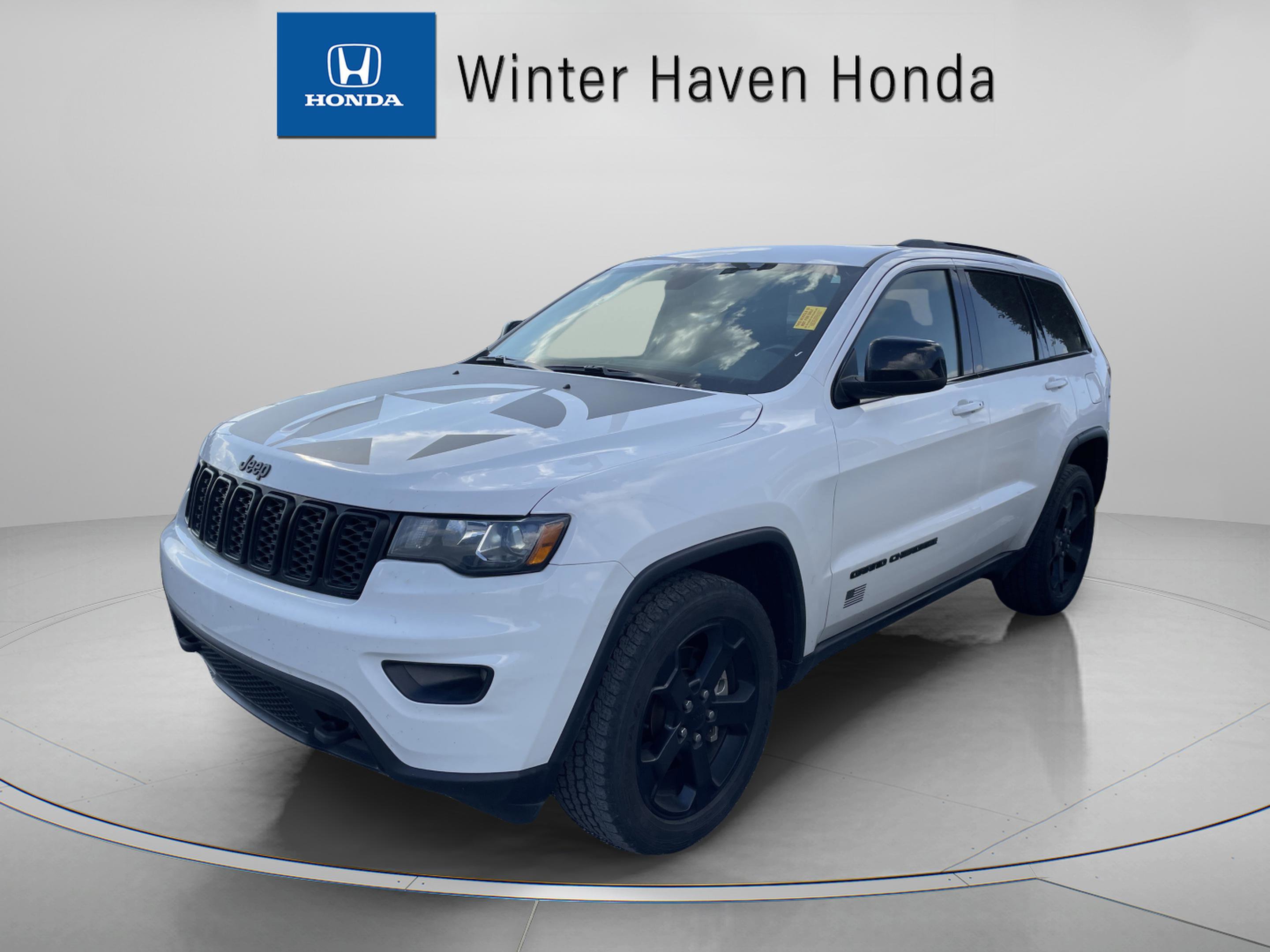 2021 Jeep Grand Cherokee Laredo photo 3