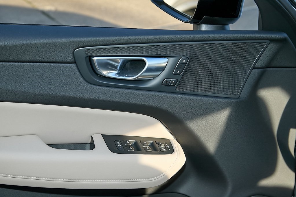 2026 VOLVO XC60 - Image 10