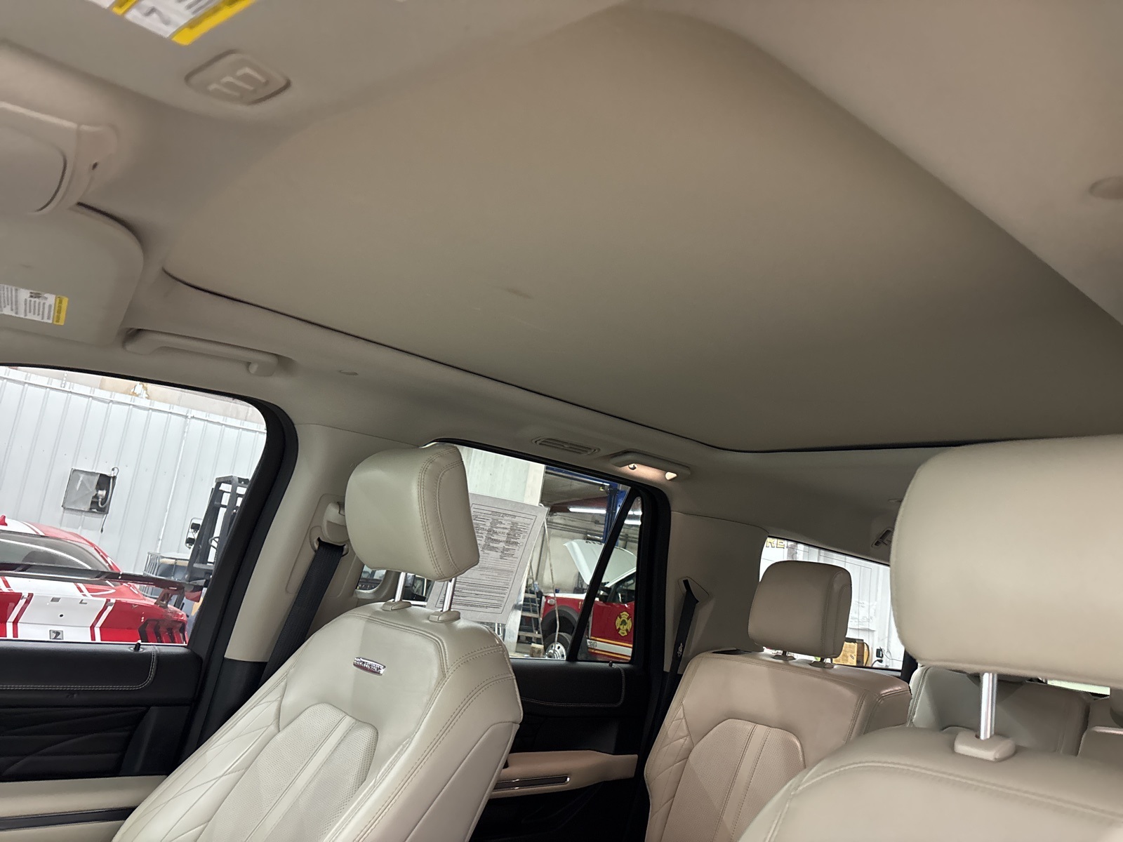 2019 Ford Expedition MAX Platinum photo 17
