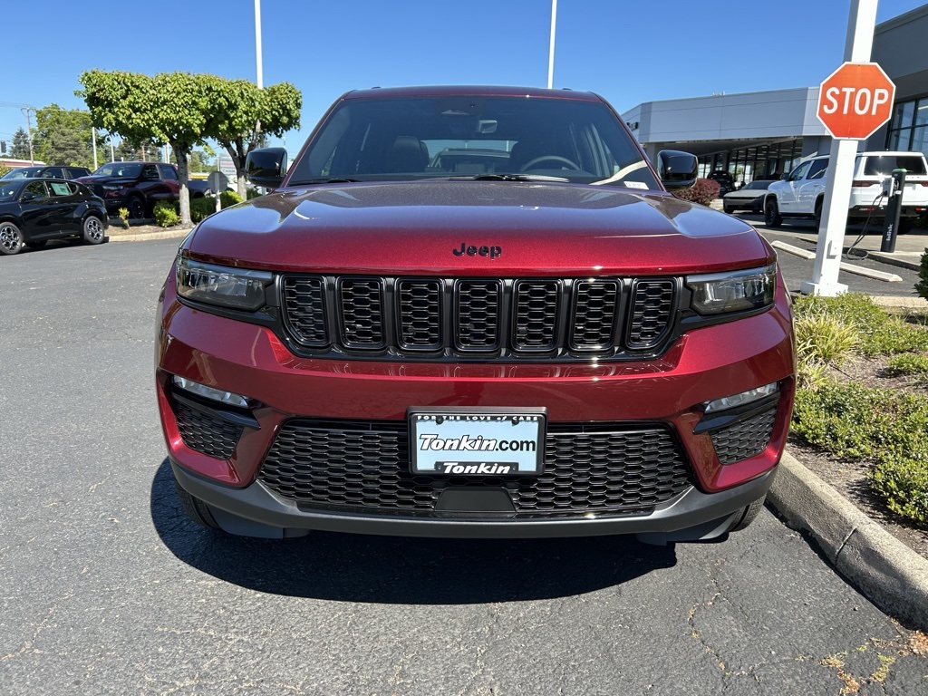2025 Jeep Grand Cherokee Limited photo 3