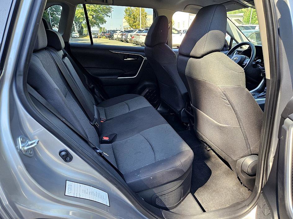2024 Toyota RAV4 Hybrid XLE photo 13