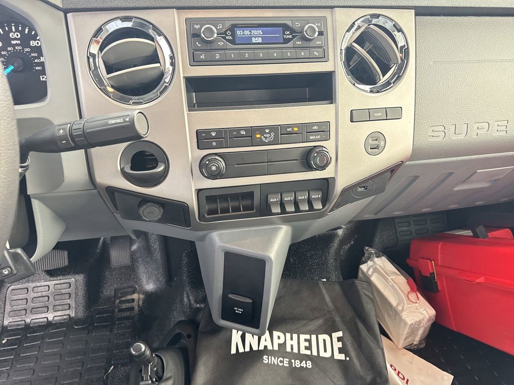 2025 Ford F-750 SuperCab Base photo 7