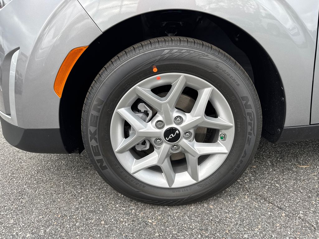 2025 Kia Soul LX S photo 6