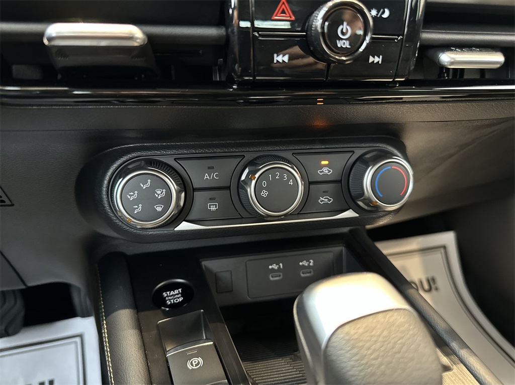 2025 Nissan Kicks SV photo 8