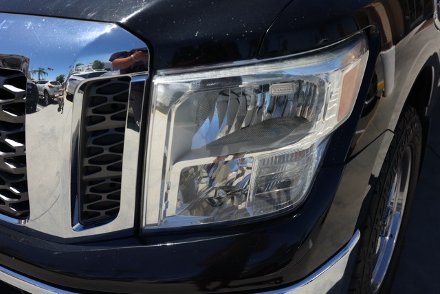 2017 Nissan Titan SV photo 9