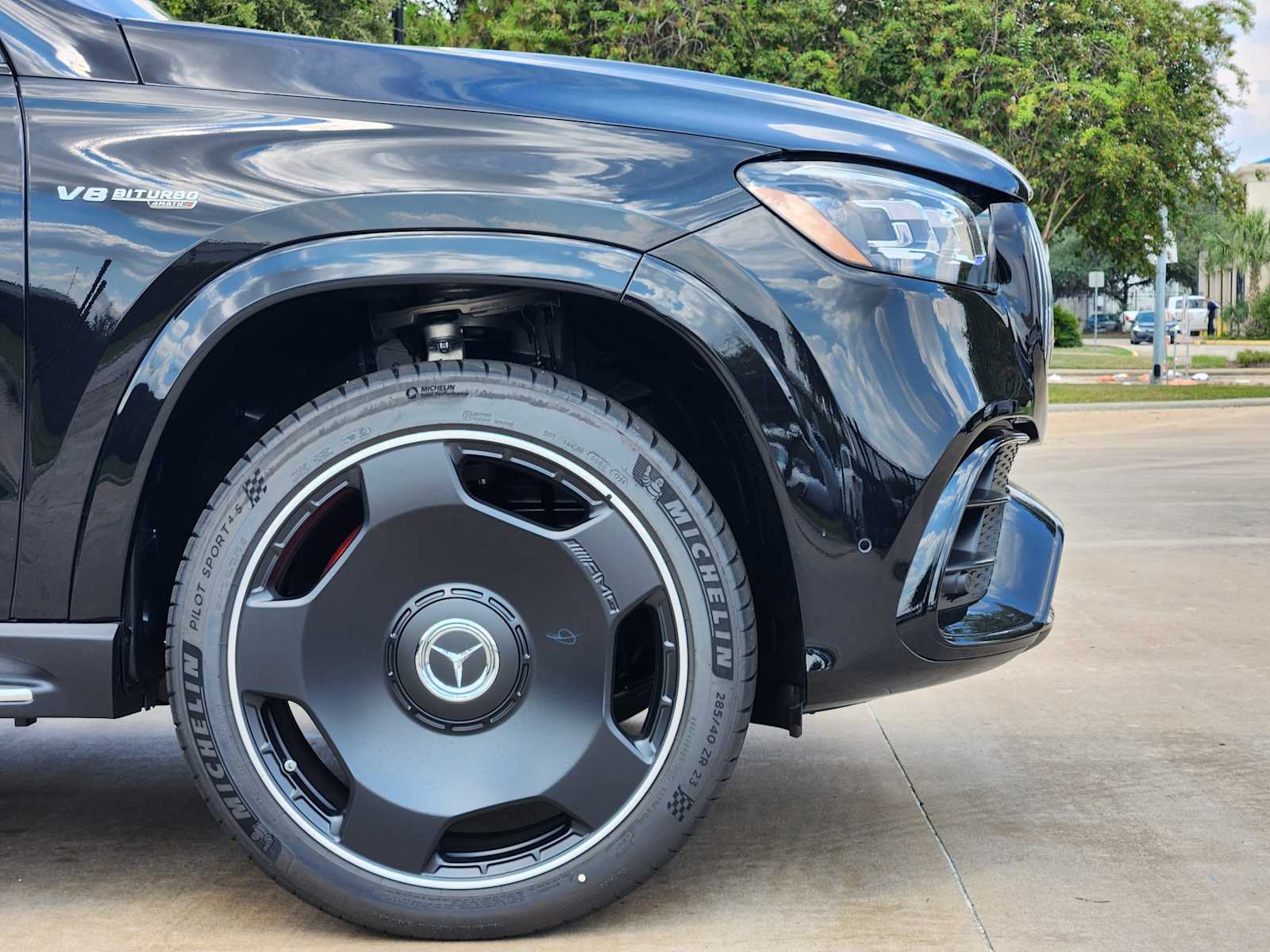 2026 Mercedes Benz GLS AMG 63 4MATIC photo 4