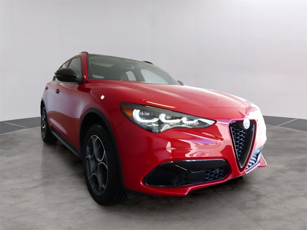 2025 Alfa Romeo Stelvio Sprint Base photo 3