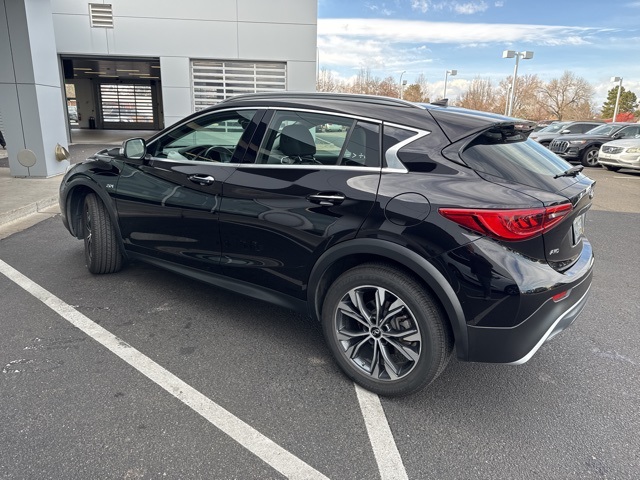 2018 Infiniti QX30 Luxury photo 4