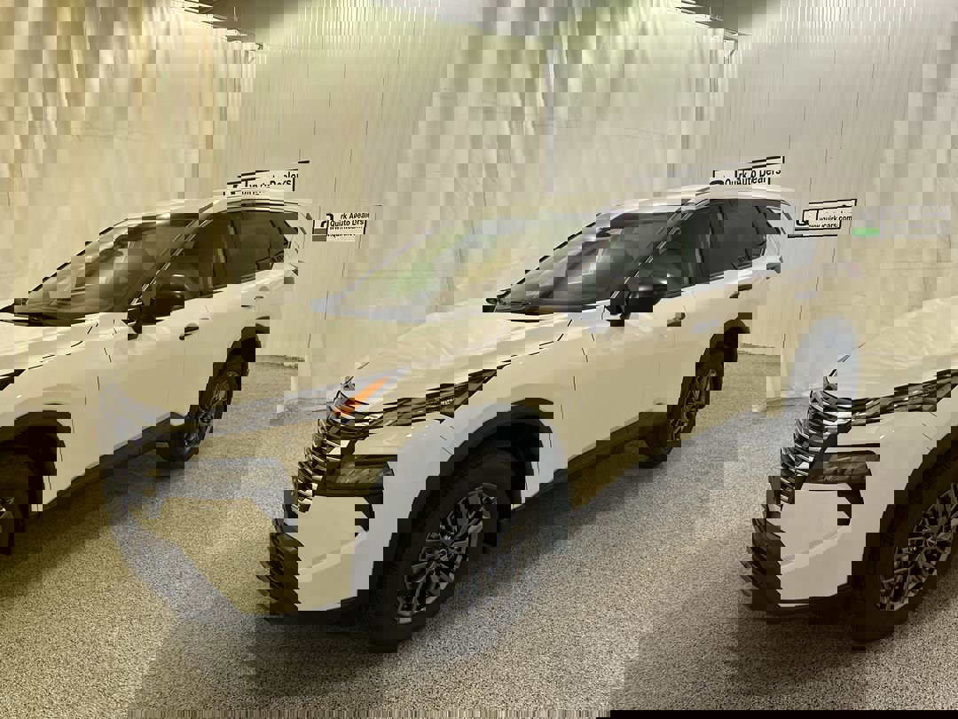 2026 Nissan Rogue S photo 3