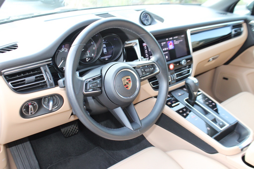 2024 Porsche Macan Base photo 4