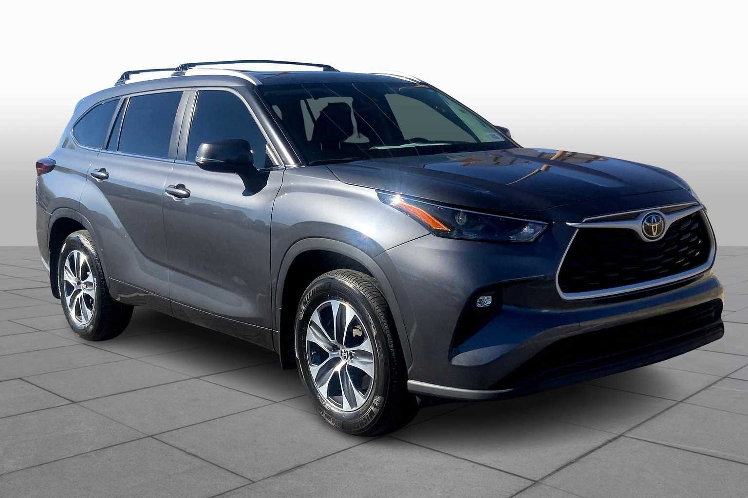 2024 Toyota Highlander XLE photo 2