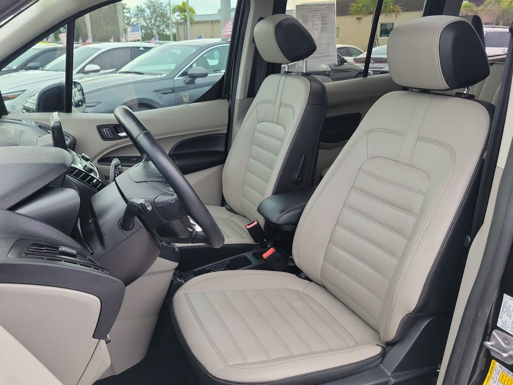 2022 Ford Transit Connect Titanium photo 26