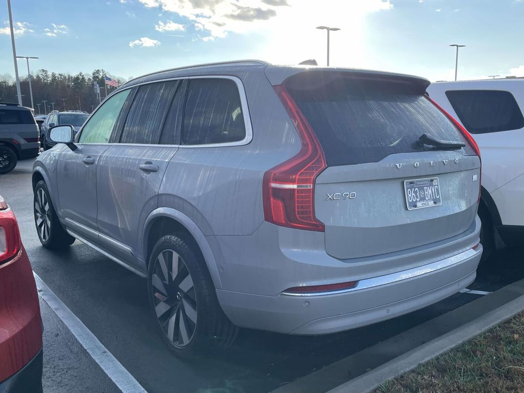 2024 Volvo XC90 T8 Ultimate photo 3