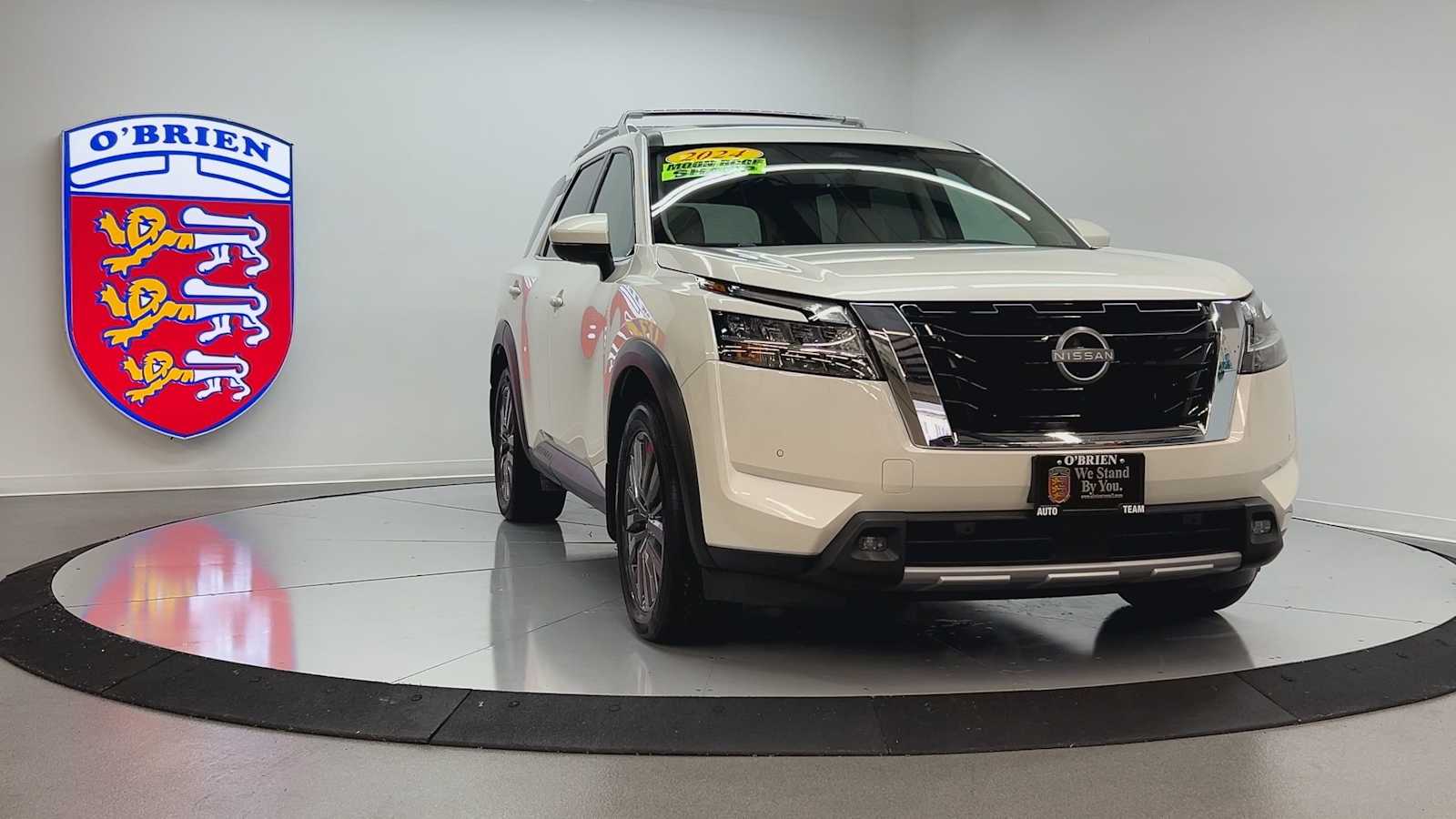 2024 Nissan Pathfinder SL photo 2