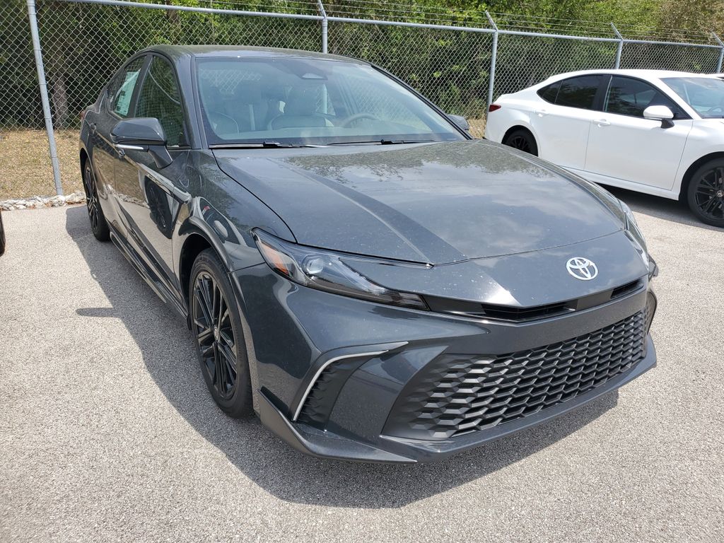 2025 Toyota Camry SE photo 3
