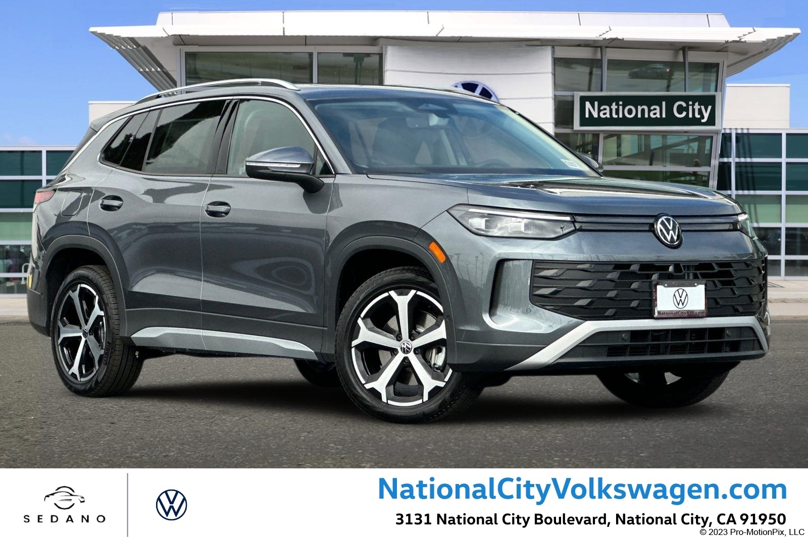 2025 Volkswagen Tiguan SE's photo